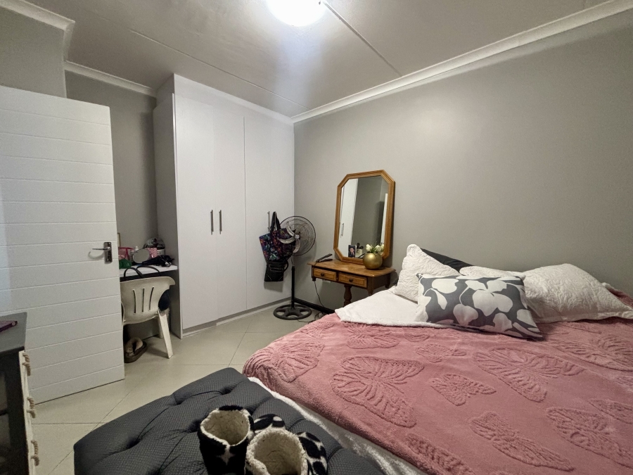 To Let 2 Bedroom Property for Rent in Buh Rein Estate Western Cape